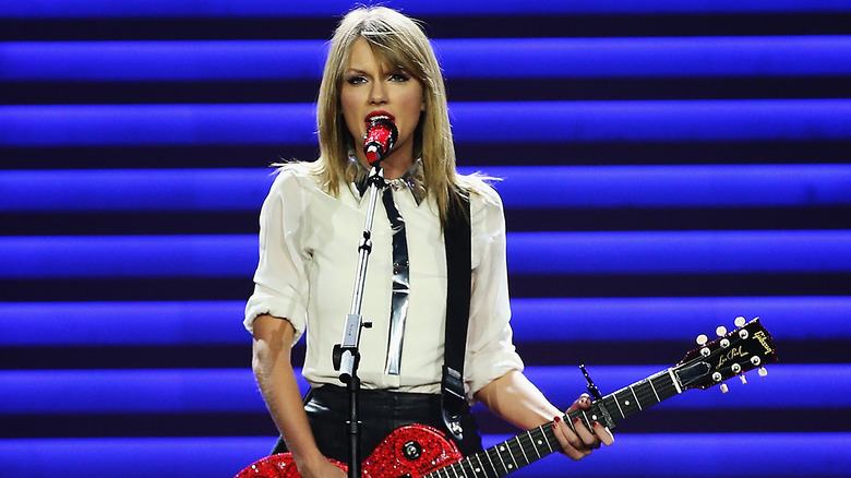 Taylor Swift sings during her Red Tour