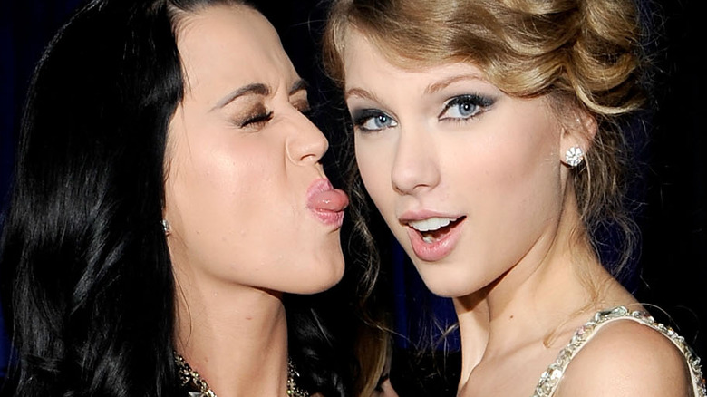 Katy Perry and Taylor Swift posing