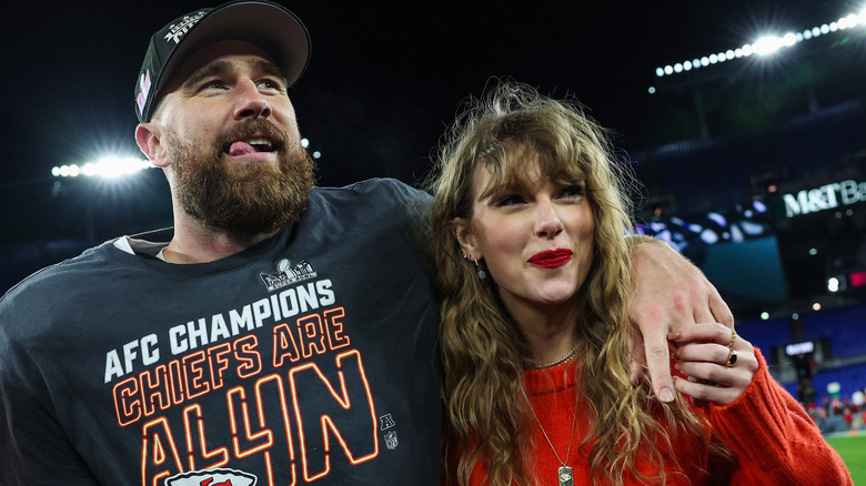 Taylor Swift and Travis Kelce at the football game