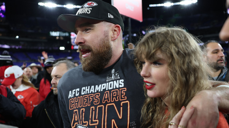 Travis Kelce and Taylor Swift, posing together