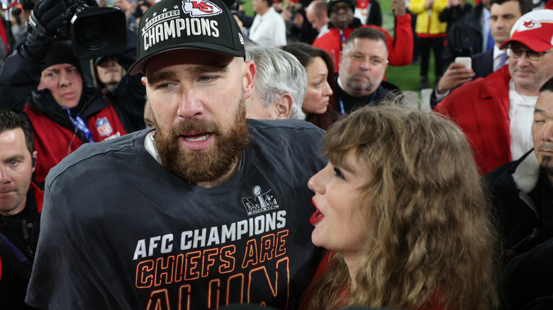 Travis Kelce and Taylor Swift smiling 