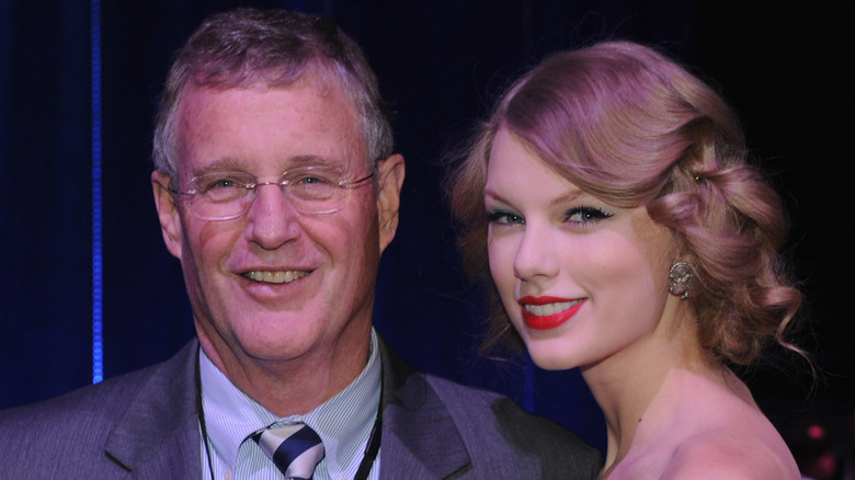 Scott Swift and his daughter, Taylor Swift, posing