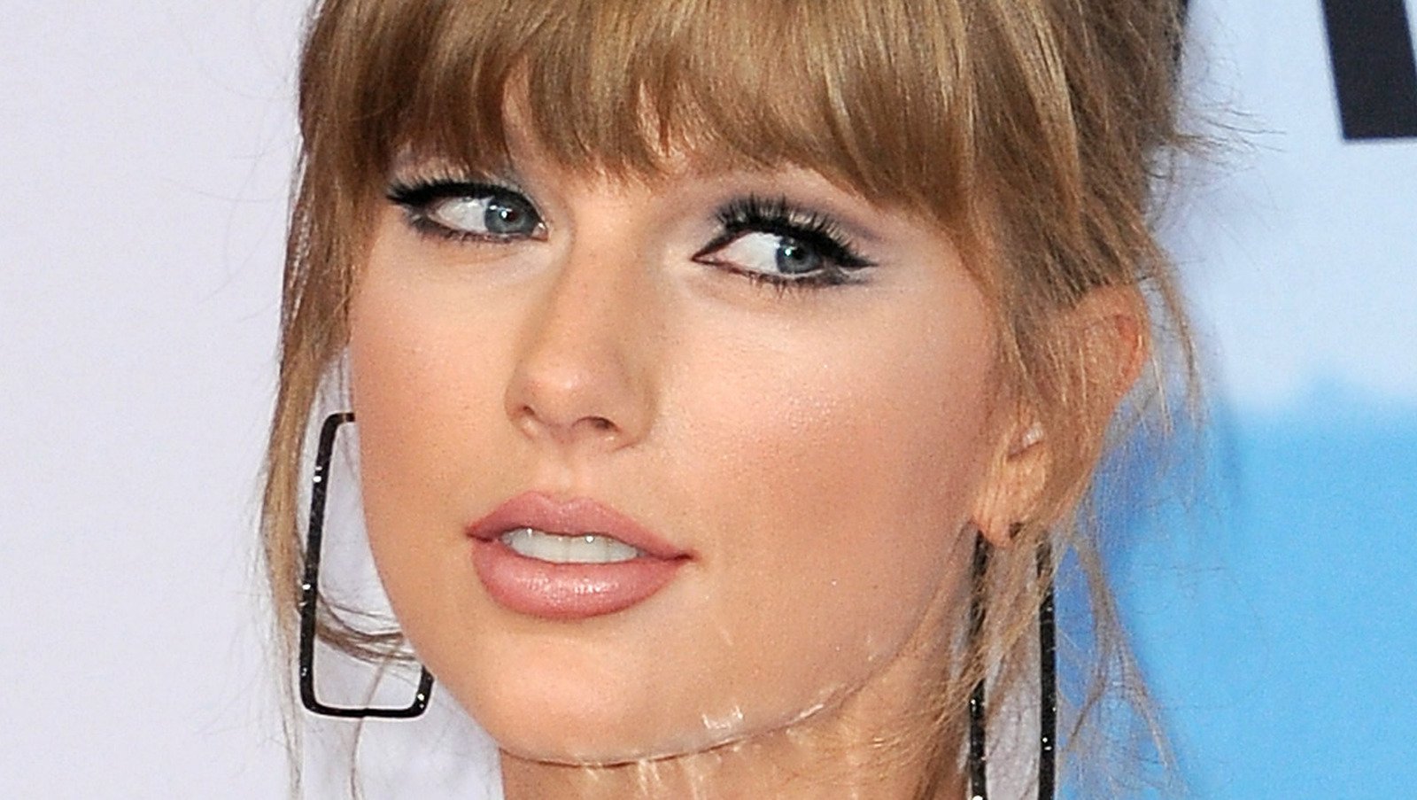 Taylor Swift's Mysterious Message Has Fans Freaking Out