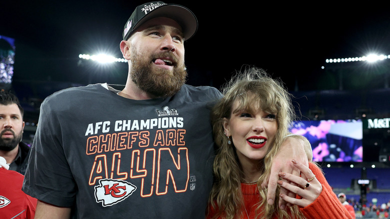 Travis Kelce and Taylor Swift hugging