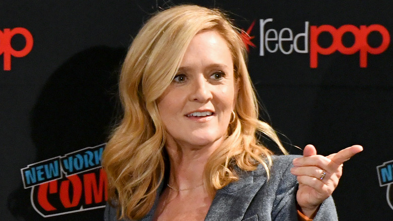 Samantha Bee pointing