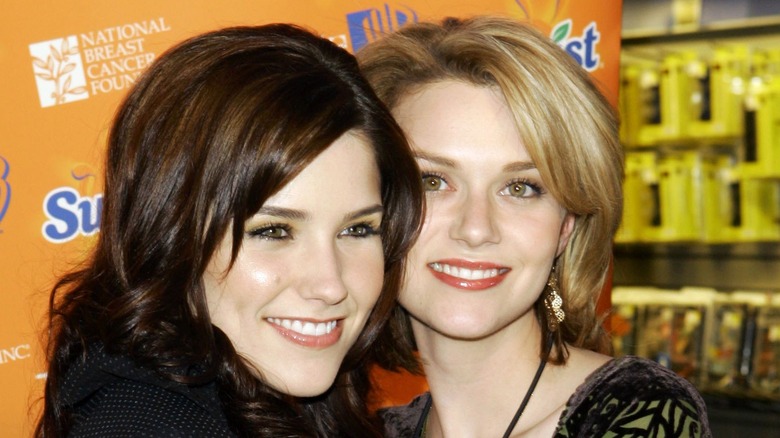  Sophia Bush and Hilarie Burton hugging