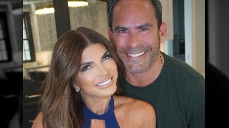  Teresa Giudice and Louie Ruelas pose for selfie