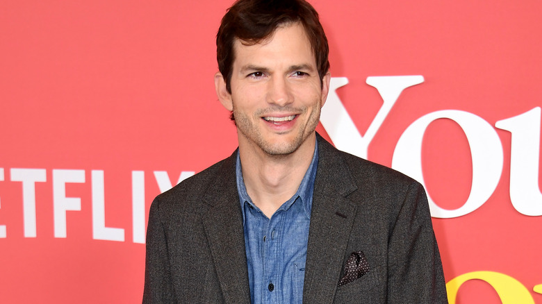 Ashton Kutcher posing at event