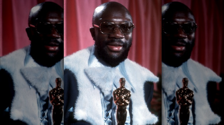 Isaac Hayes holding statuette 