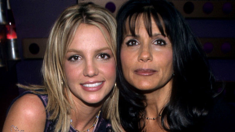 Britney Spears and Lynne Spears posing