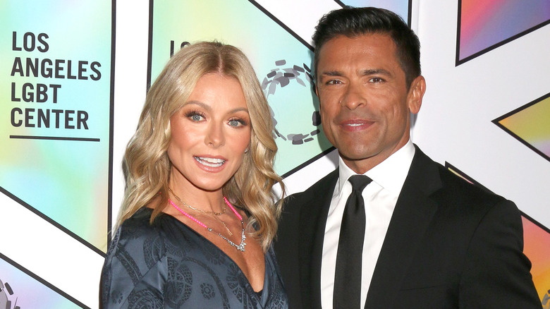 Kelly Ripa posing with Mark Consuelos