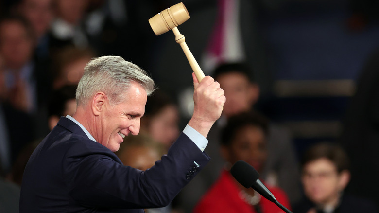 Kevin McCarthy raising gavel