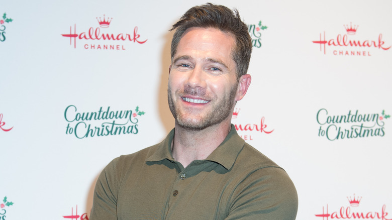 Luke Macfarlane on a red carpet