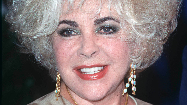 Elizabeth Taylor smililng