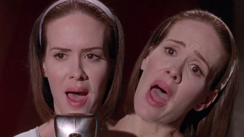 Sarah Paulson singing as conjoined twins