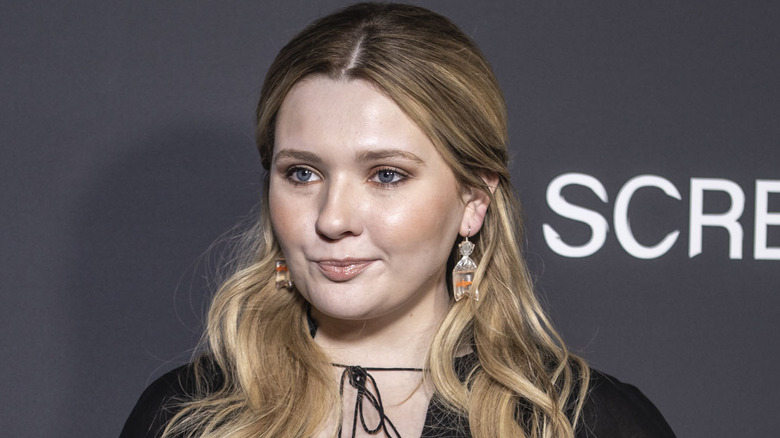 Abigail Breslin with wavy hair