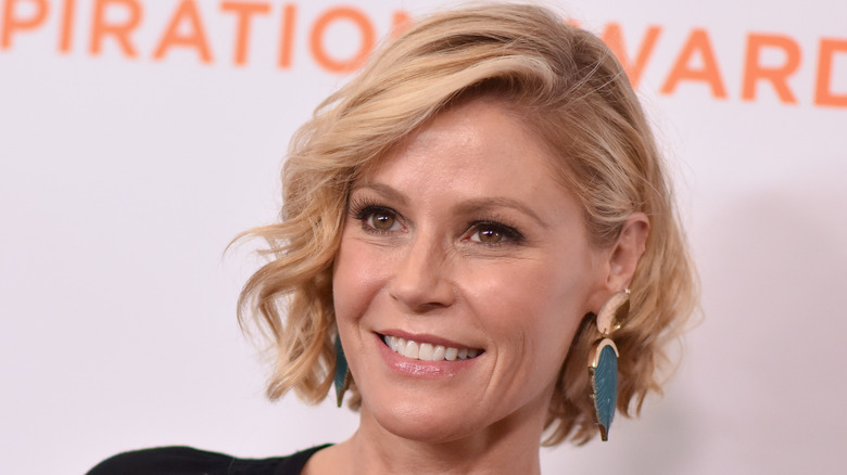 Julie Bowen wearing earrings