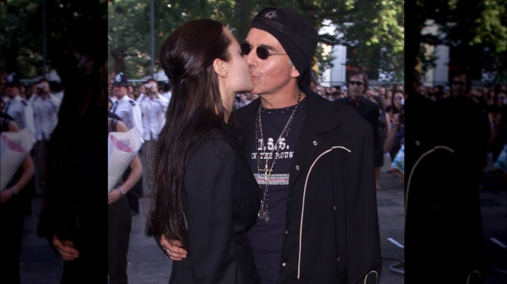 Angelina Jolie and Billy Bob Thornton kissing