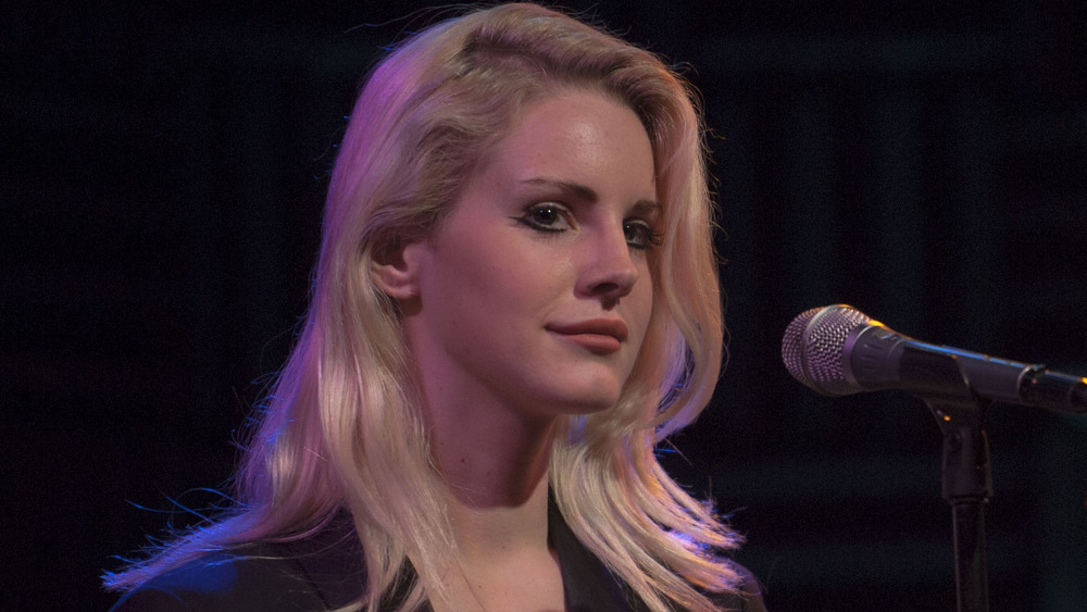 Lana Del Rey as Lizzy Grant in concert in 2010