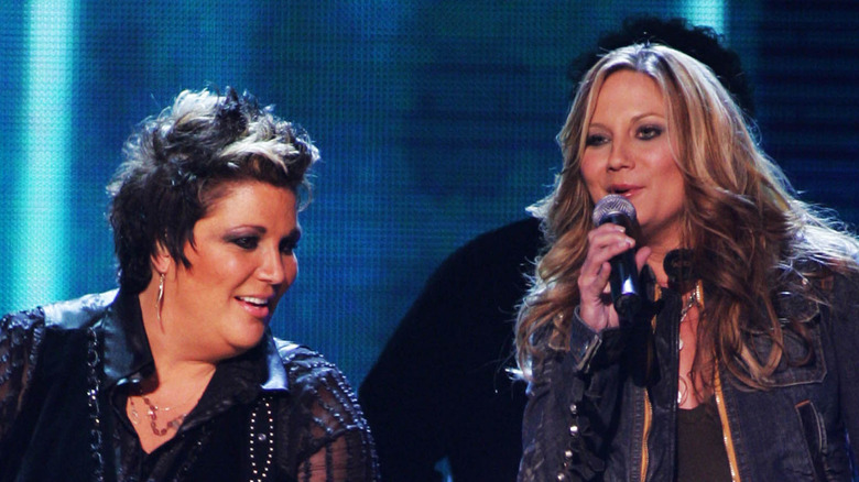 Kisten Hall and Jennifer Nettles performing