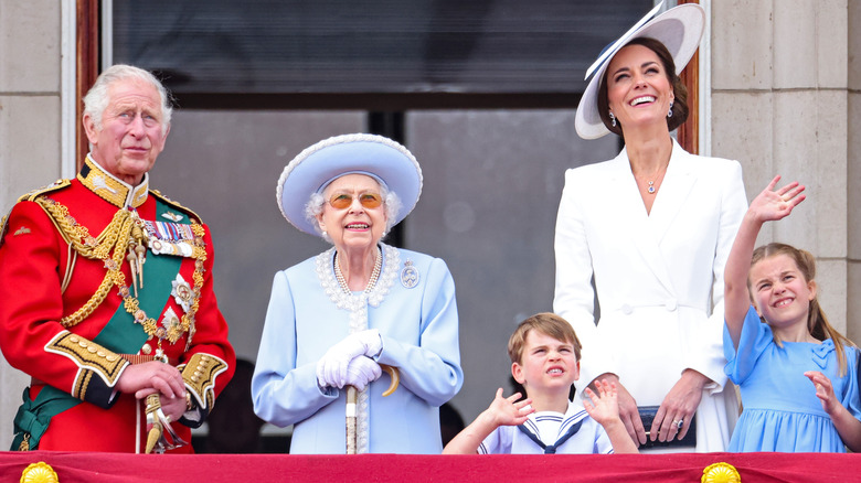 Queen Elizabeth's final Trooping, gazing at sky with family