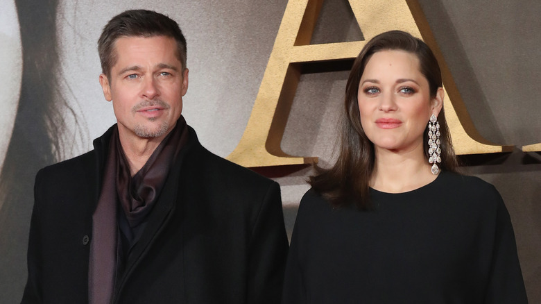 Brad Pitt, Marion Cotillard posing