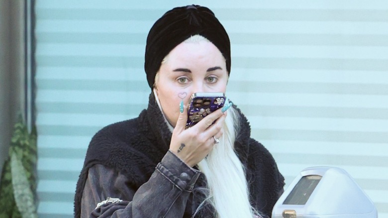 Amanda Bynes wearing black turban