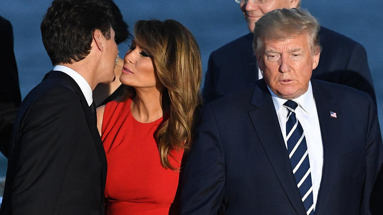 Melania kisses Justin Trudeau behind President Trump