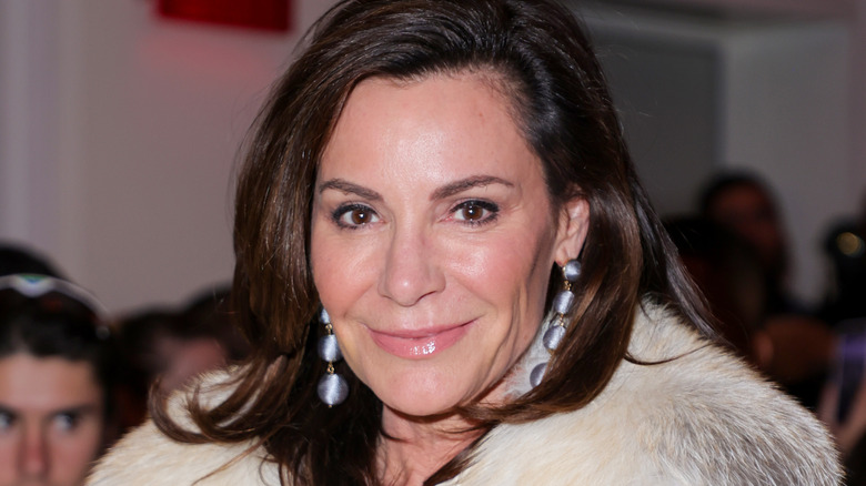 Luann de Lesseps posing