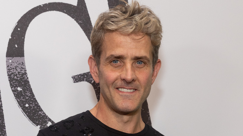 Joey McIntyre smiling