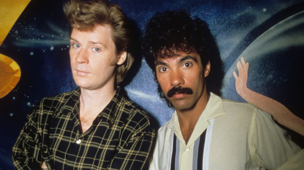 Daryl Hall and John Oates posing together in 1982