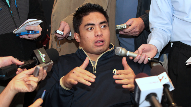 The Bizarre Story Of Manti Teos Fake Girlfriend Explained 
