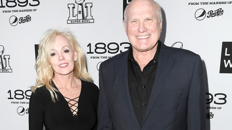 Tammy and Terry Bradshaw smile on the red carpet