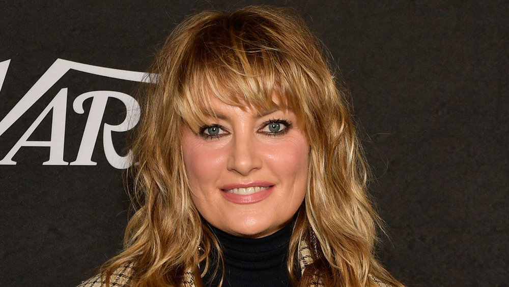 Mädchen Amick smiling