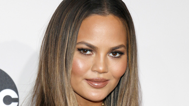 Chrissy Teigen straight hair