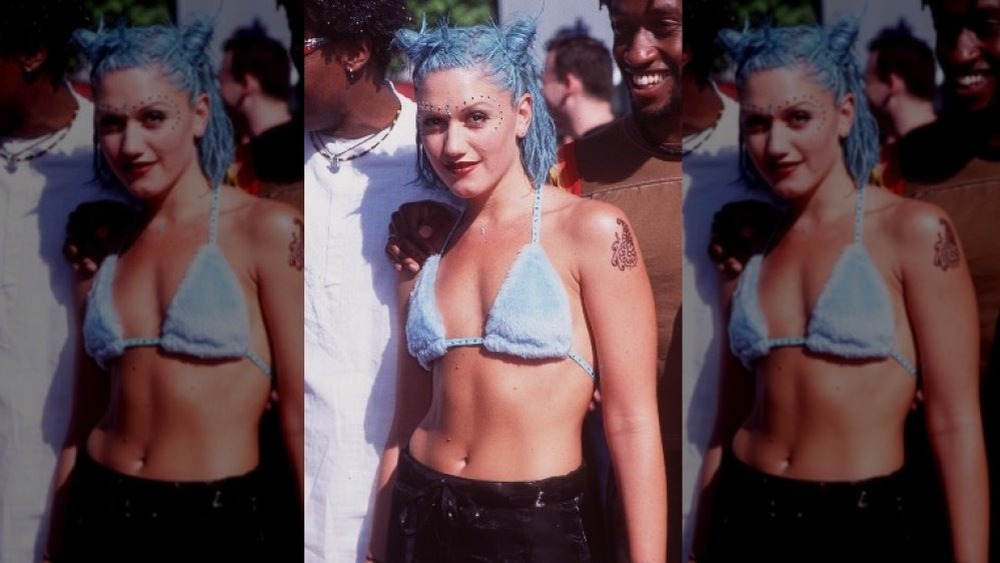 Gwen Stefani's blue hair on the MTV Vmas red carpet in 1998