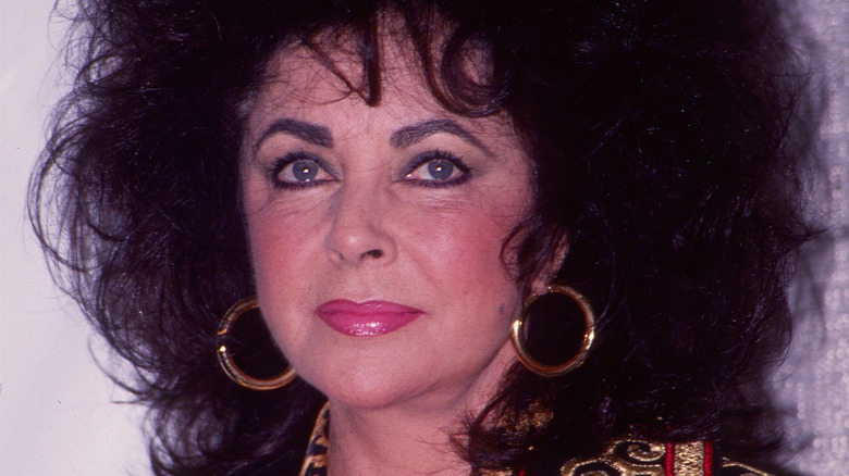 Elizabeth Taylor posing