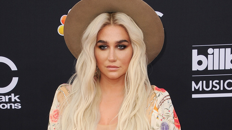 Kesha on the red carpet, wearing hat