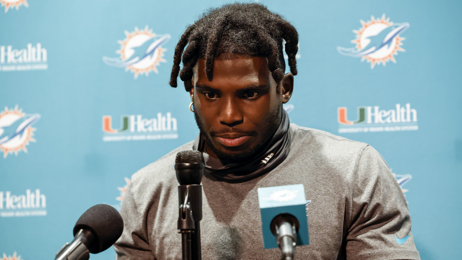 Dolphins' Tyreek Hill announces plans to retire after contract