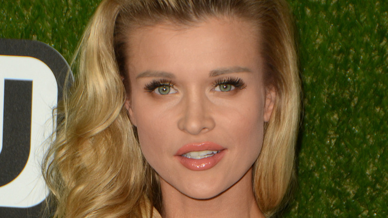 Joanna Krupa posing