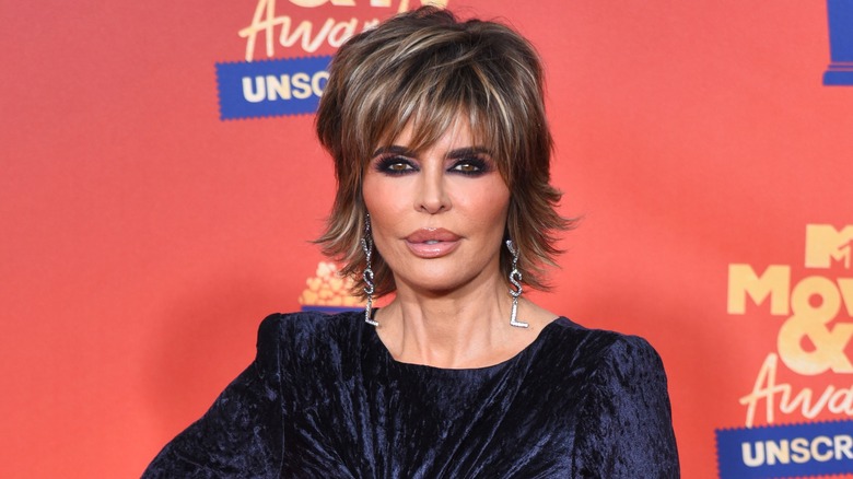 Lisa Rinna posing