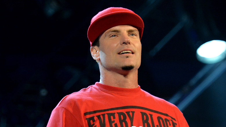 Vanilla Ice performing