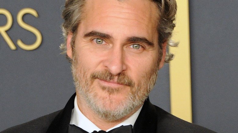 joaquin phoenix smiling 2020 oscars 