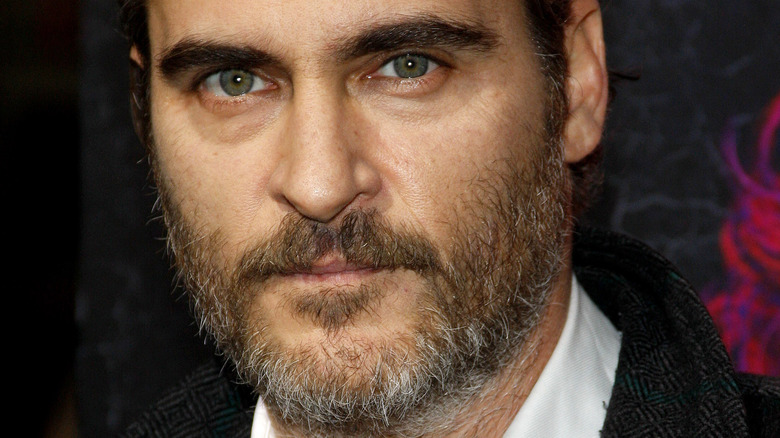 joaquin phoenix looking serious beard