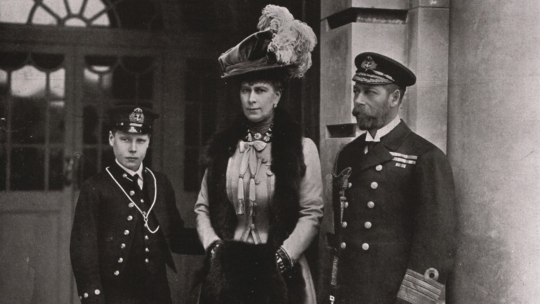 The future King Edward VIII, Queen Mary, and King George V posing together