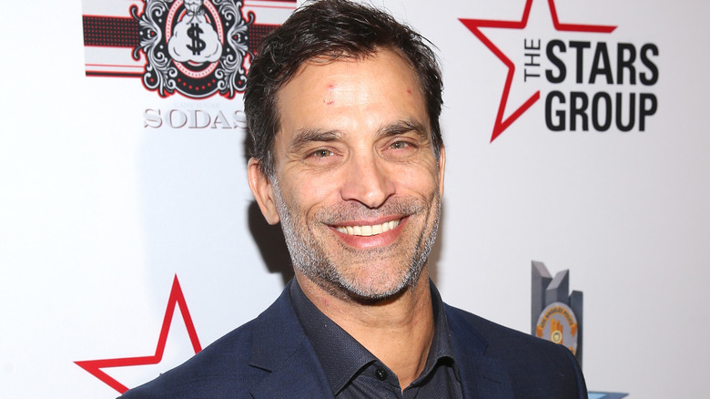 Johnathon Schaech smiling