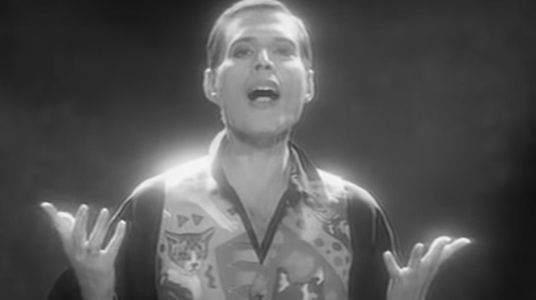 Freddie Mercury singing