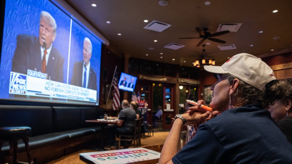 People watching the debate