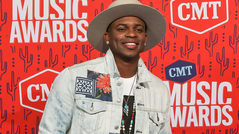 Jimmie Allen posing red carpet