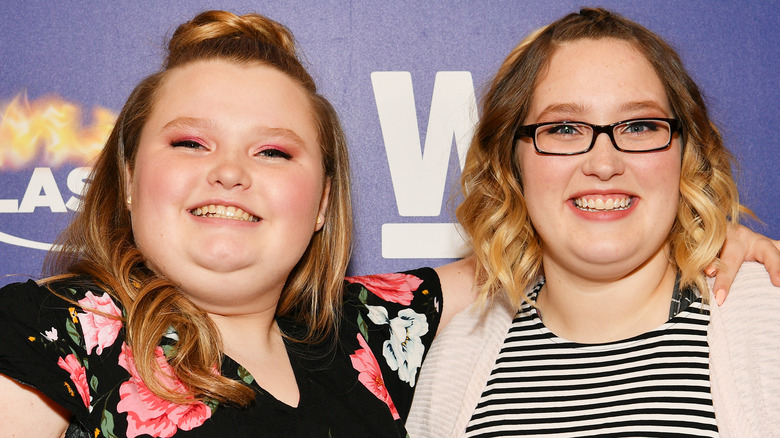 Alana Thompson poses with sister Lauryn at an event